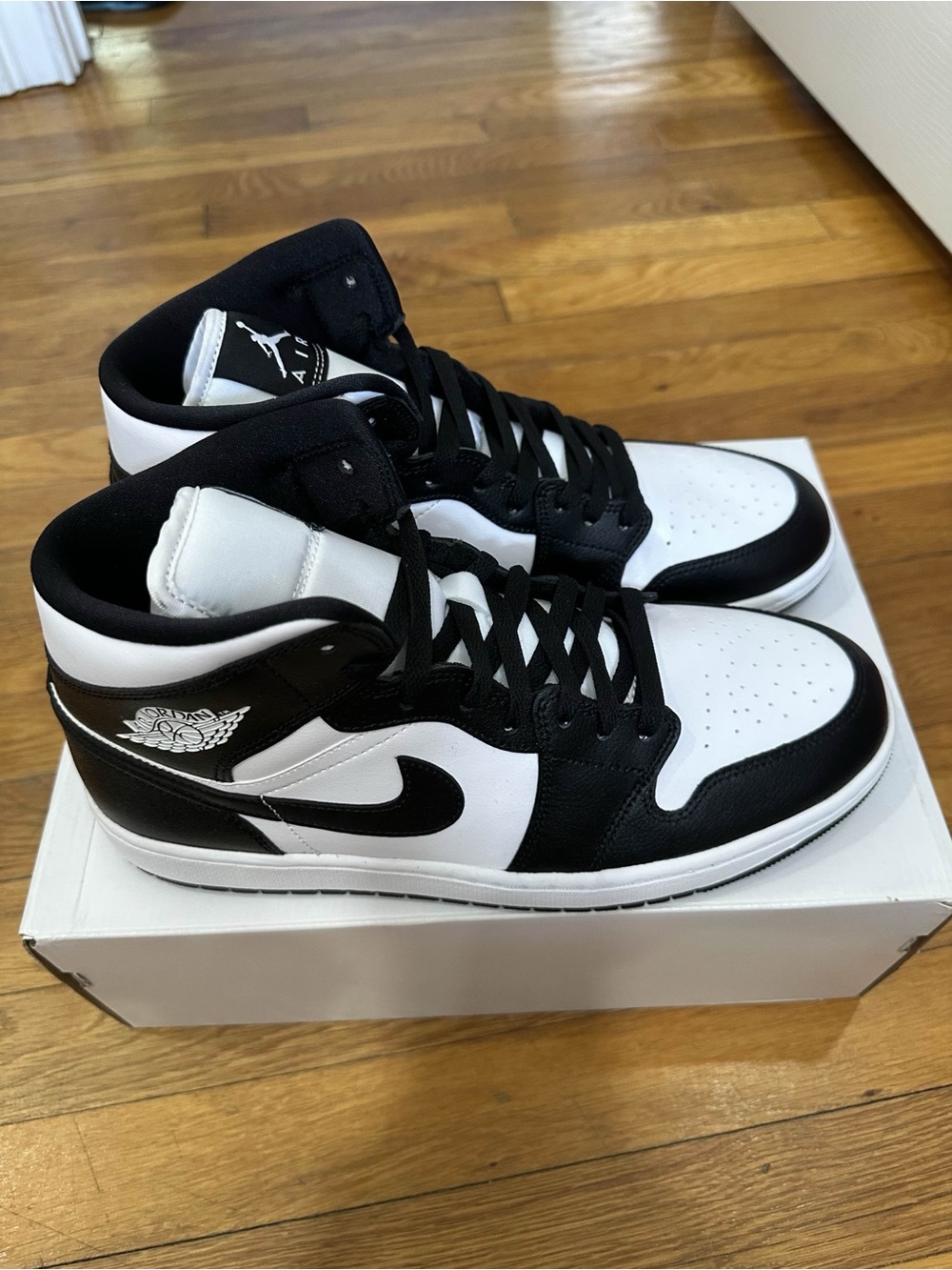 *Slightly Used* Jordan 1 Mid Women White Black (DV0991-102) Size 12W
